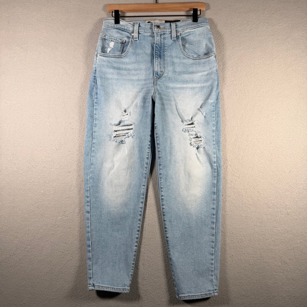 Levis SilverTab Mom Jeans Light Wash Distressed High Rise W30 L27 A3699-0000